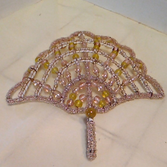 Beautiful Glass beaded Fan Style hook - Picture 2 of 8